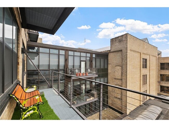 Building Photo - 290 Market St