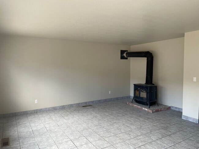 Building Photo - 8024 Moss Creek Dr