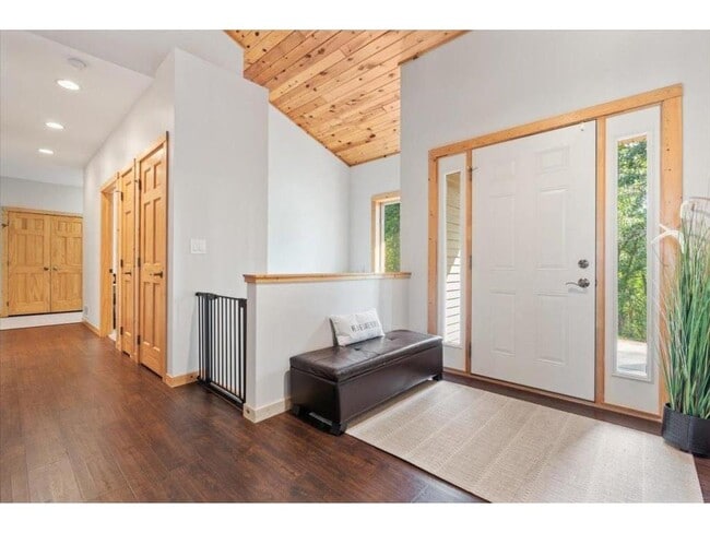 Building Photo - 11423 Fawn Lake Rd