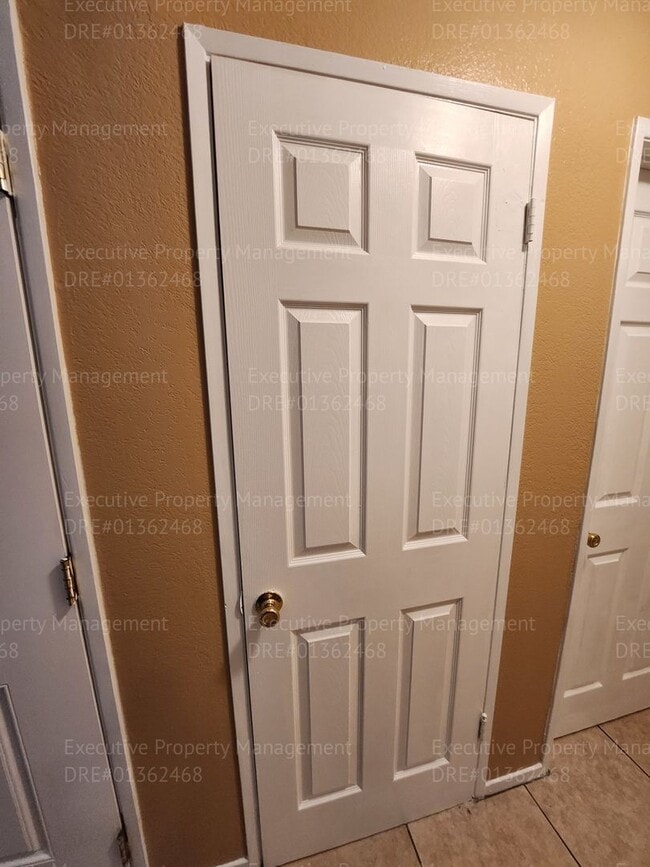Building Photo - 3 bedrooms /2.5 bath two-story gem boasts ...