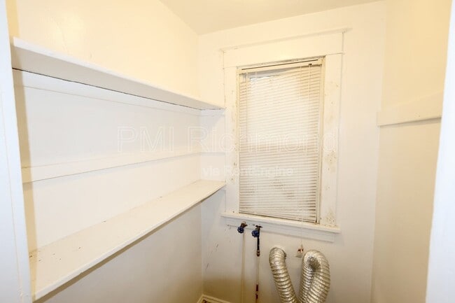 Building Photo - 1910 Chicago Ave