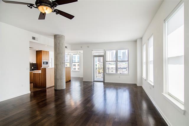 Building Photo - 2323 N Houston St