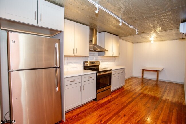 Building Photo - 54 Coryell St