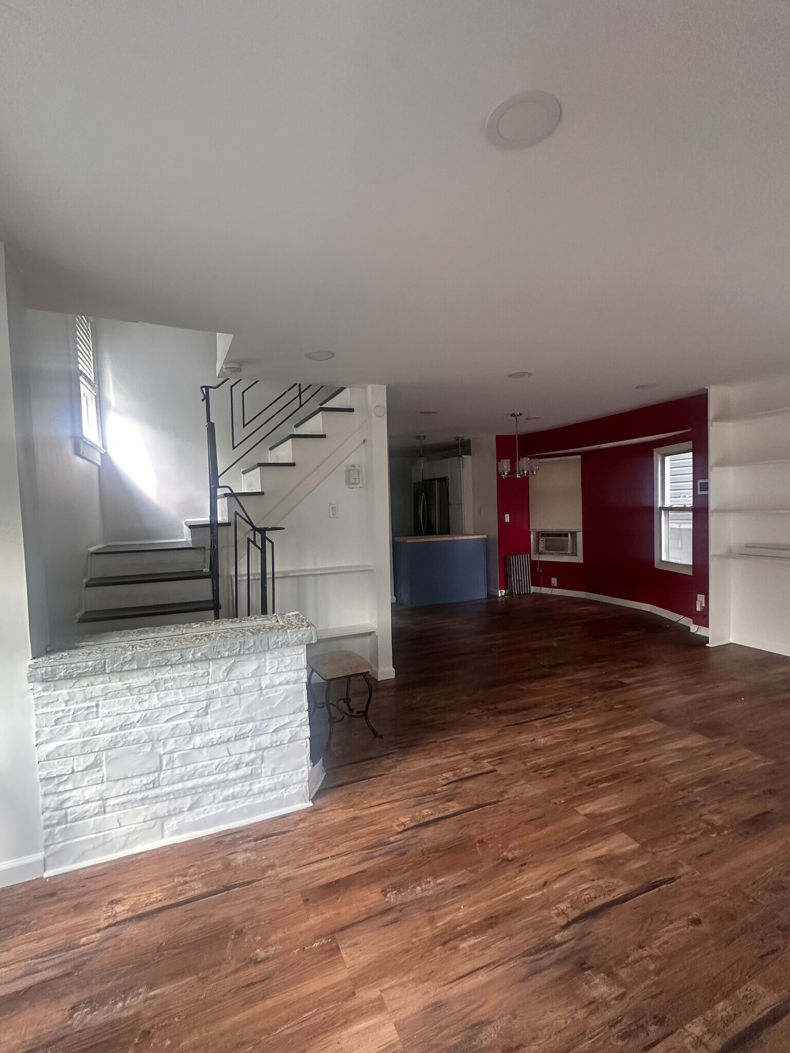 Building Photo - 21 Elm St