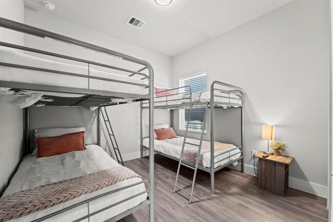 Building Photo - 505 Carl St