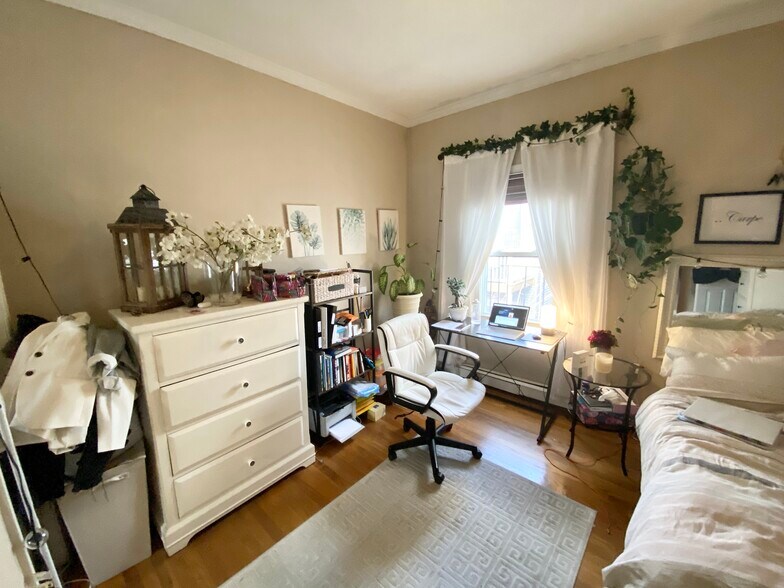 Building Photo - 188 Bolton St