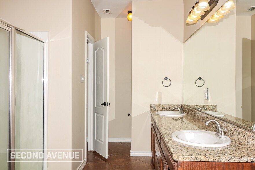 Building Photo - 3630 Garnet Ct