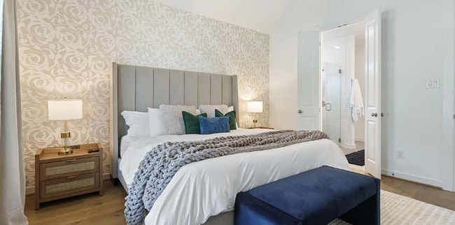 Building Photo - lovely turnkey 3bd fenced in yard