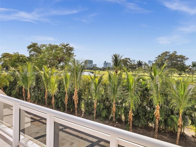 Building Photo - 20301 W Country Club Dr