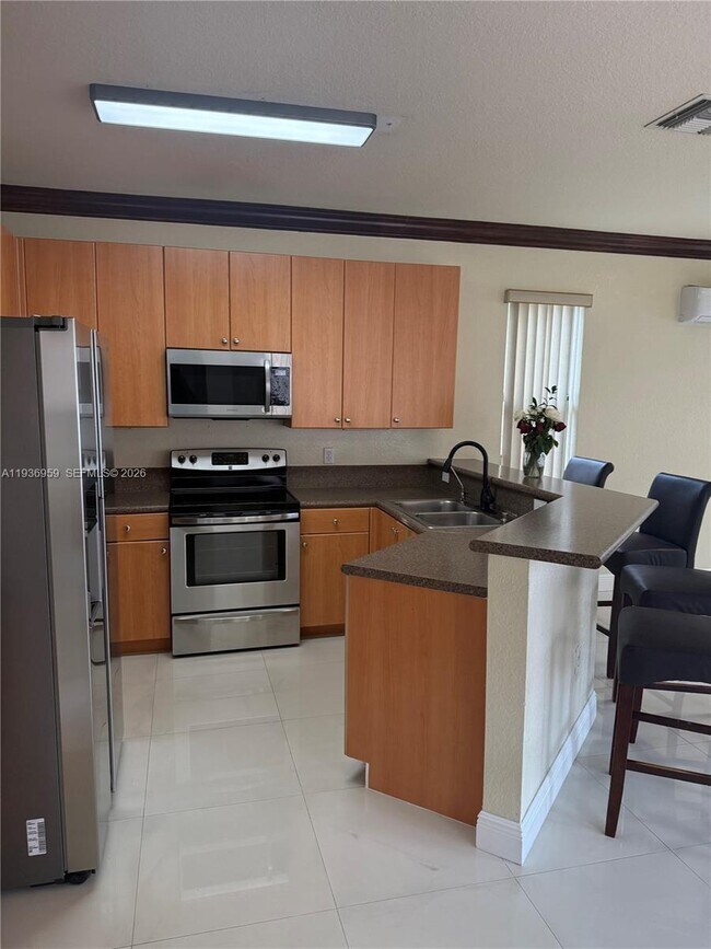 Building Photo - 3951 NE 13th Dr