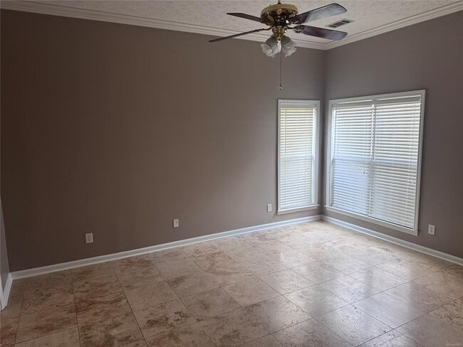 Building Photo - 1924 Dundee Dr