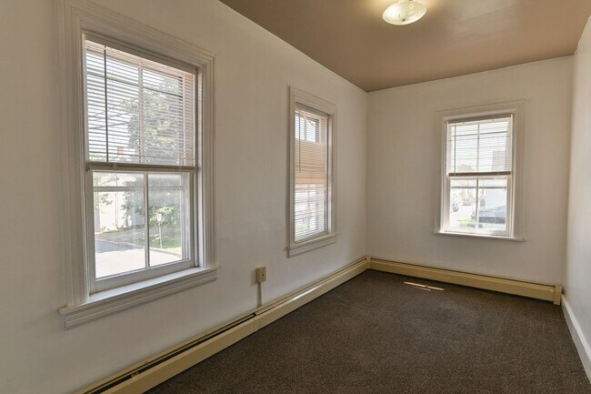 Building Photo - 42 E Locust St