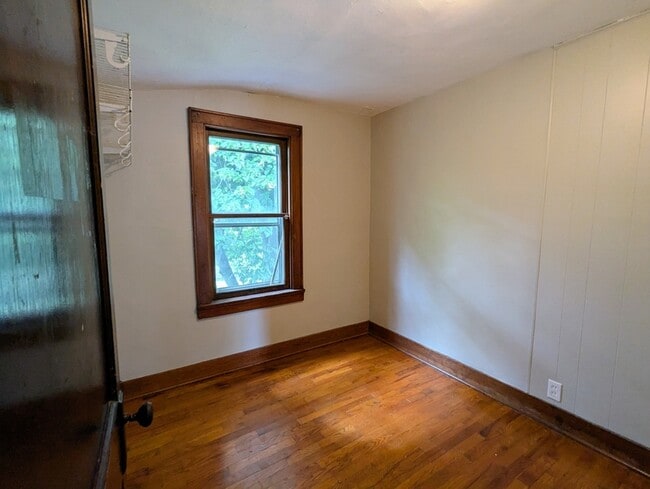 Building Photo - 818 Woodbine Ave