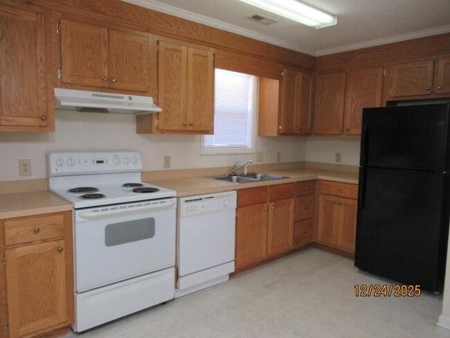 Building Photo - 251 Rast St