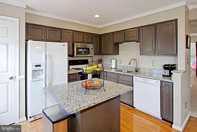Building Photo - 6337 Littlefield Ct