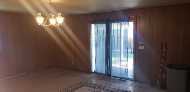 Building Photo - 3bedroom house