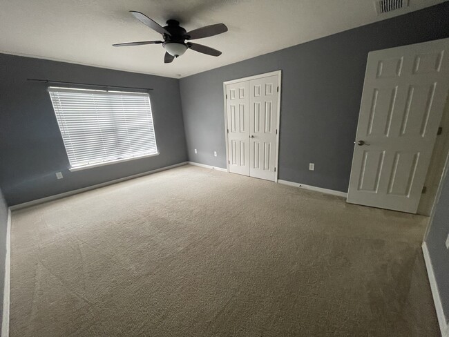 Building Photo - 2256 Seven Oaks Dr