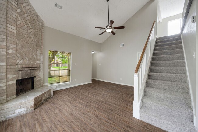 Building Photo - 909 Littleport Ln