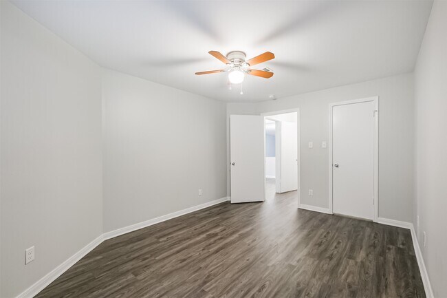 Building Photo - 10837 Braes Bend Dr