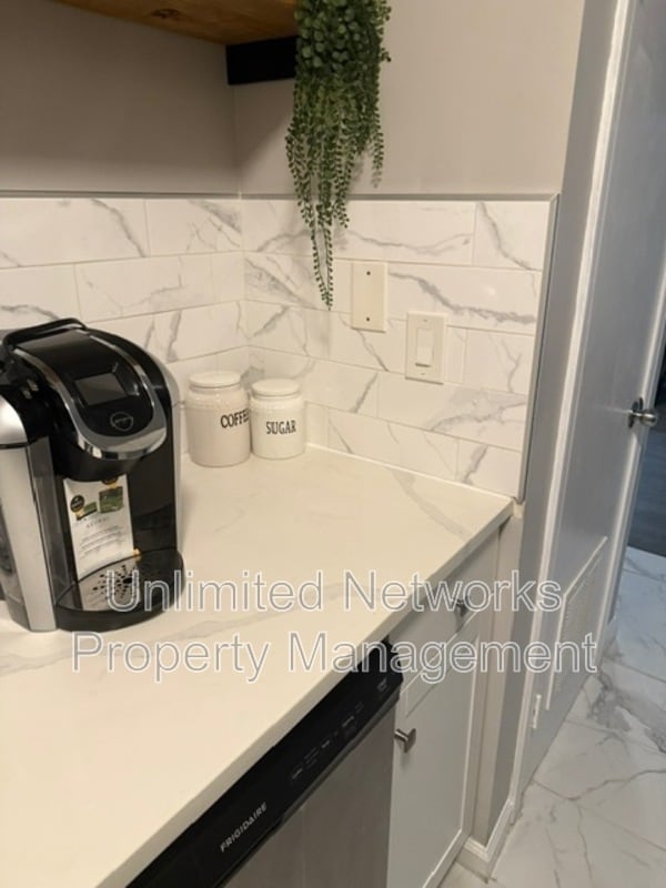 Building Photo - 151 Lawton St SW