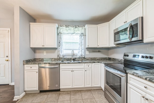 Building Photo - Pet Friendly Mid-Century Modern 4/Bedroom,...
