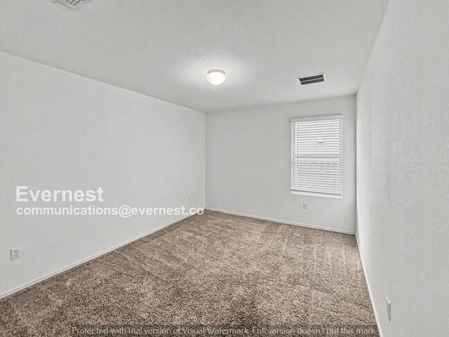 Building Photo - 4 Bed/2 Bath Home with Garage / Pet-Friendly / Available Now!