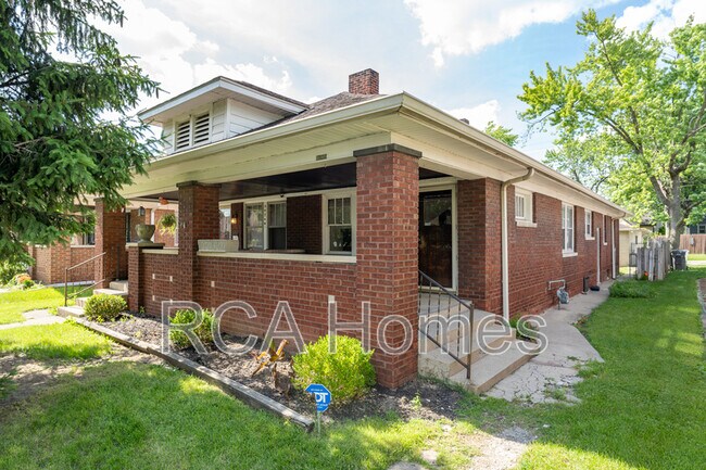 Primary Photo - 4908 E 10th St