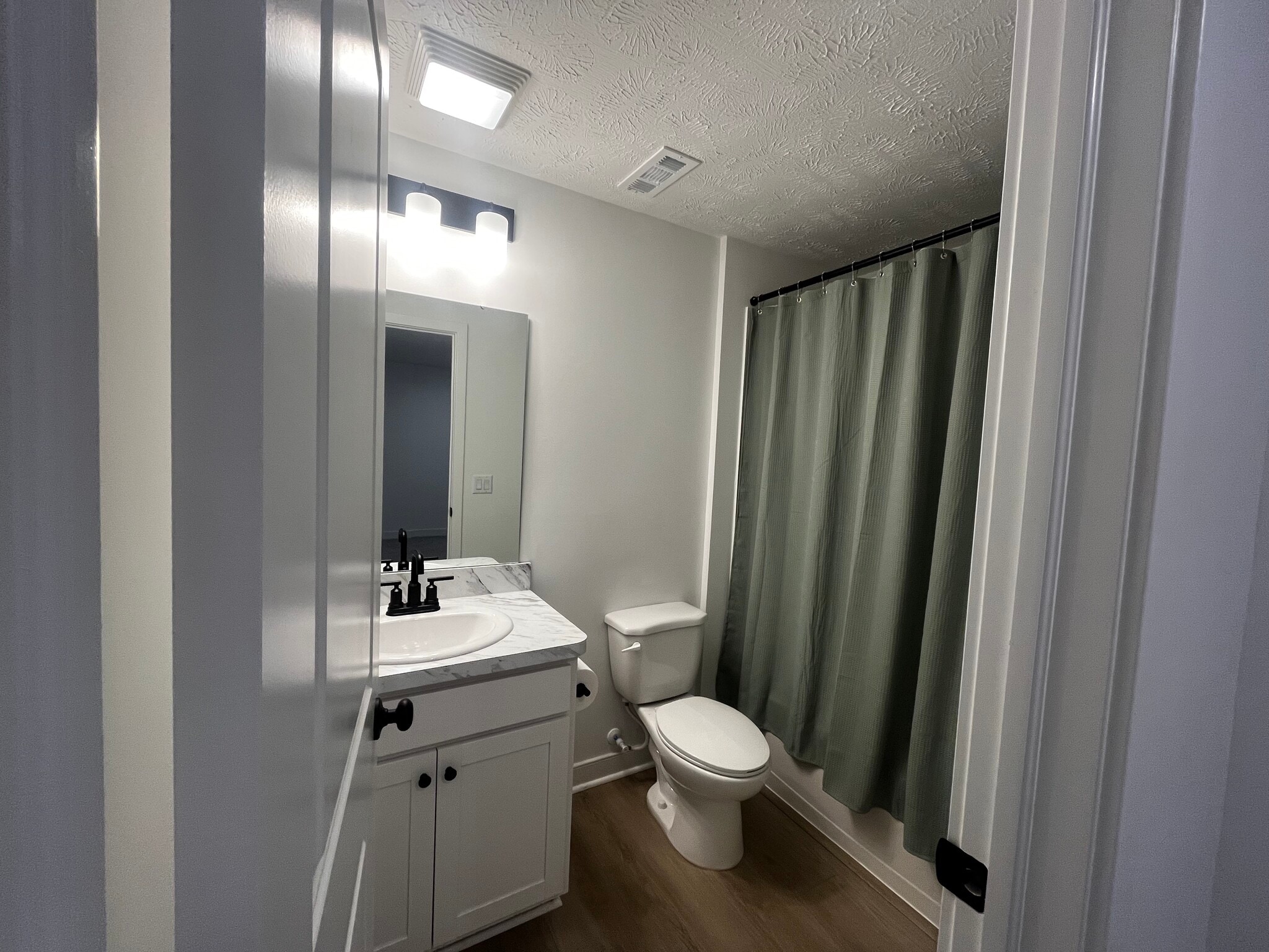 Basement full bath - 362 Jonagold Dr NE