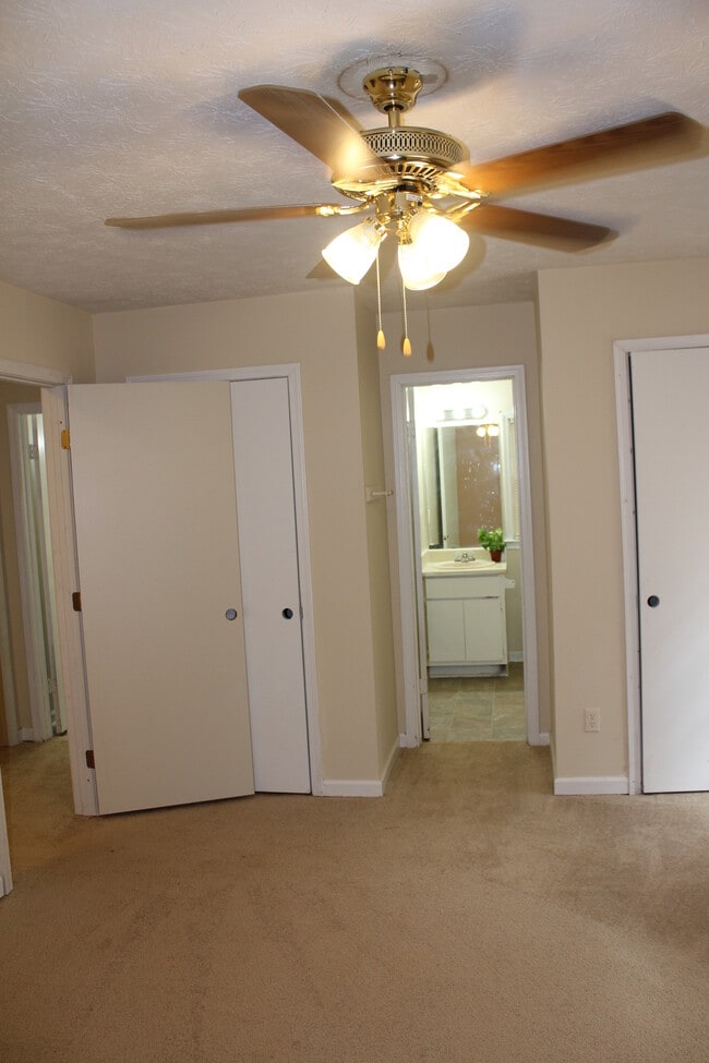 Building Photo - 1410 Ashbrook Dr NW