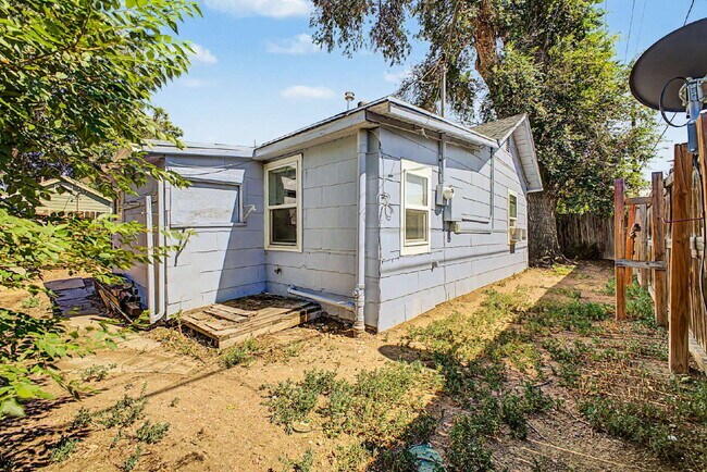 Building Photo - "Charming 1-Bed 1 bath in Englewood – Cozy 400 Sq Ft Living!"