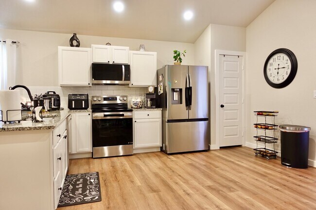 Building Photo - 413 Graze St