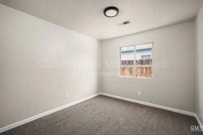 Building Photo - 4304 Range Dr