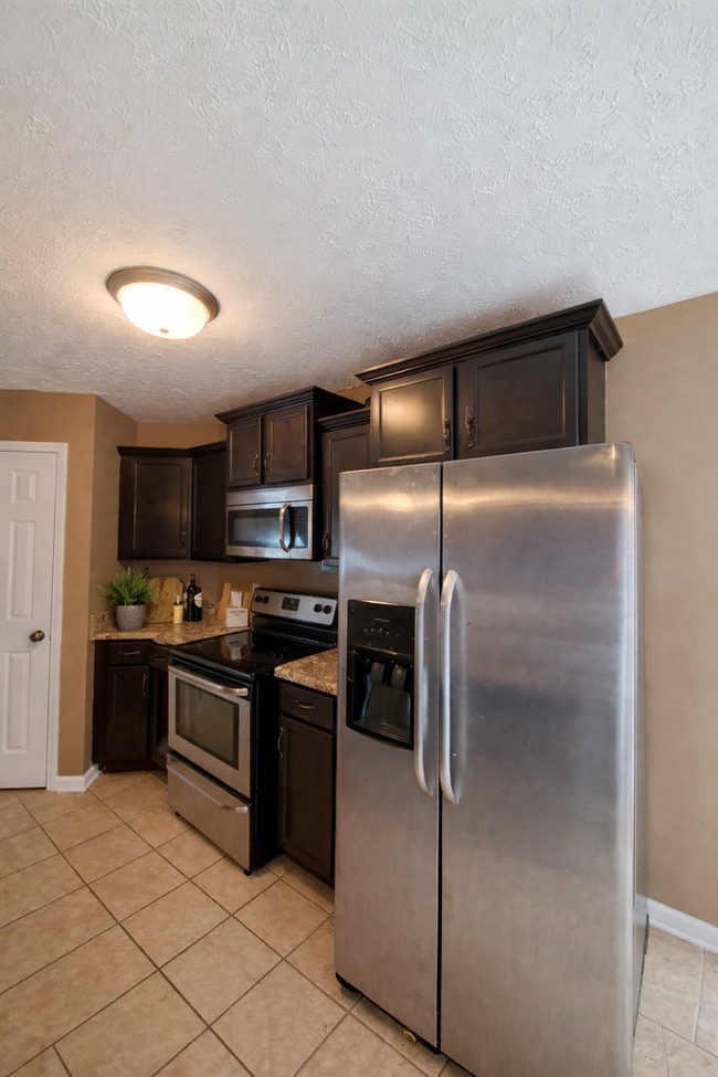 Building Photo - $250 OFF Move-In Rents Special!