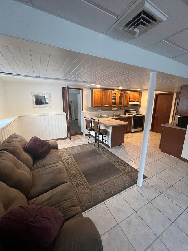 Building Photo - Lincoln Lane