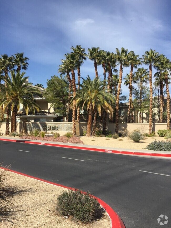 Building Photo - Condo in  Gated Community!!!!