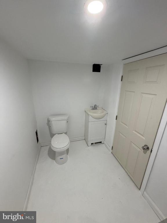 Building Photo - 5421 Beaumont Ave