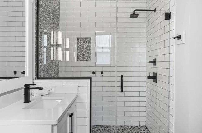 Building Photo - 157 S Arnold Rd