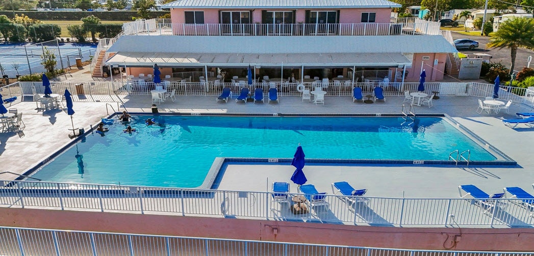 Building Photo - 618 N Silver Cir