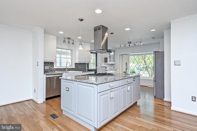 Building Photo - 2412 Rockbridge St