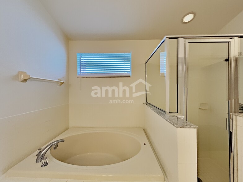 Building Photo - 6424 Bridgecrest Dr