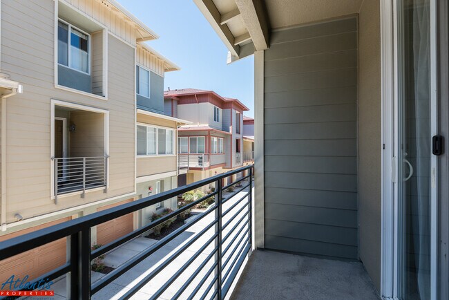 Building Photo - Japantown Townhouse | Stainless Steel Appliances | Central A/C