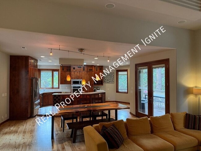 Building Photo - 3337 NW McCready Dr