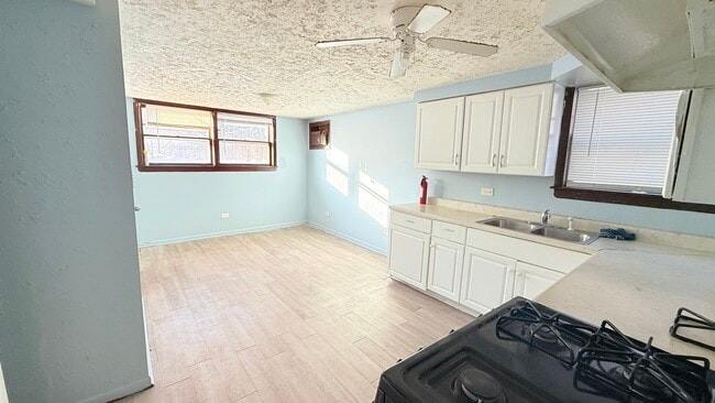 Building Photo - 15020 Woodlawn Ave