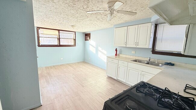 Building Photo - 15020 Woodlawn Ave E
