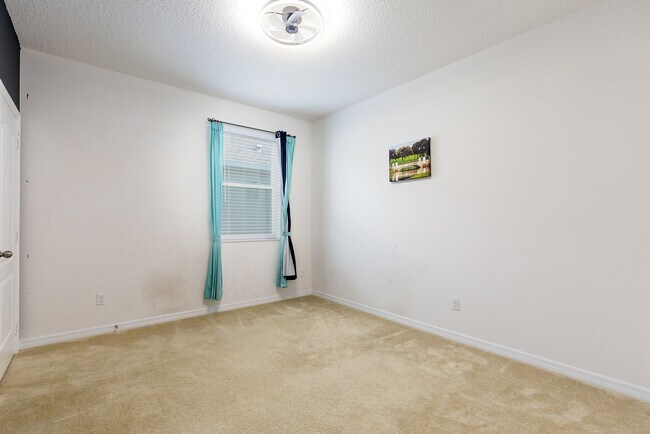Building Photo - AMAZING 2 STORY HOME AVAILABLE AND BEAUTIFUL!