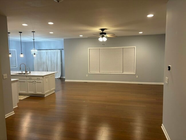 Building Photo - 2142 Hidden Ridge Dr