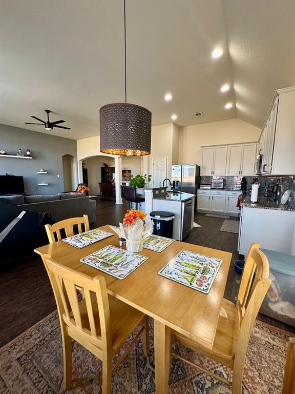 Building Photo - 401 Hyltin St