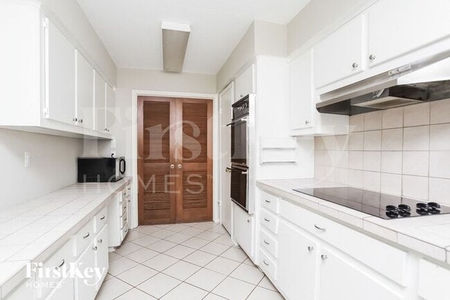 Building Photo - 3922 Maple Heights Dr