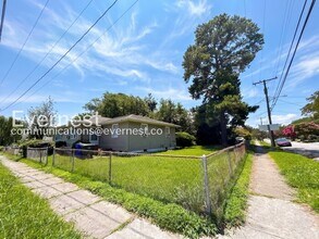 Building Photo - 271 Maple Ave