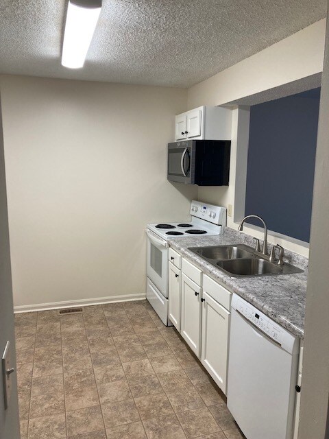 Kitchen - 8270 Butler Warren Rd